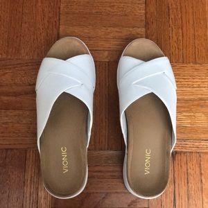 Vionic “Lou” platform sandals